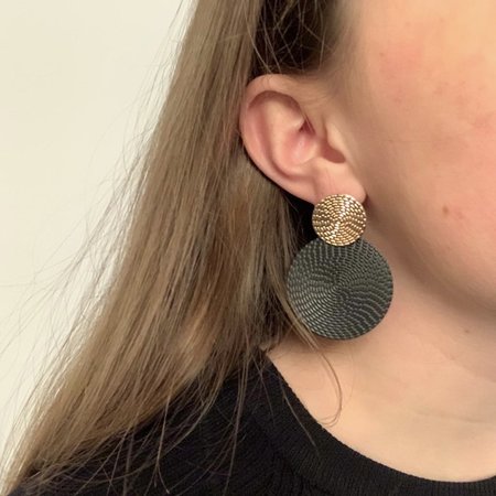 Oorbellen dubbel getrommeld zwart