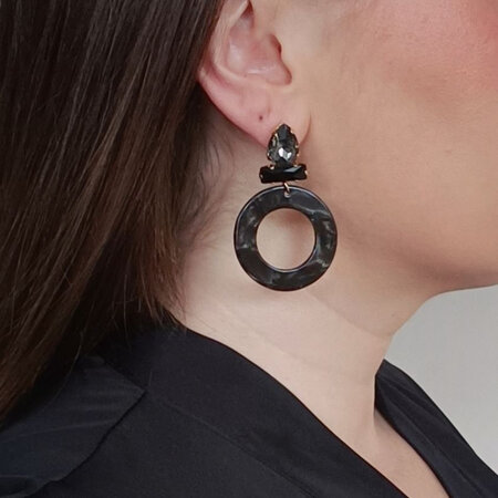 Oorbellen cirkel crystal zwart
